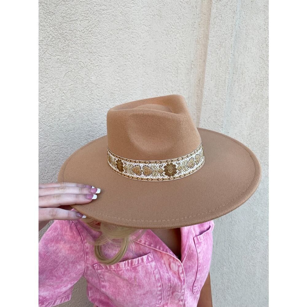NWT Ciao, Amore Wide Brim Felt Hat - Tan